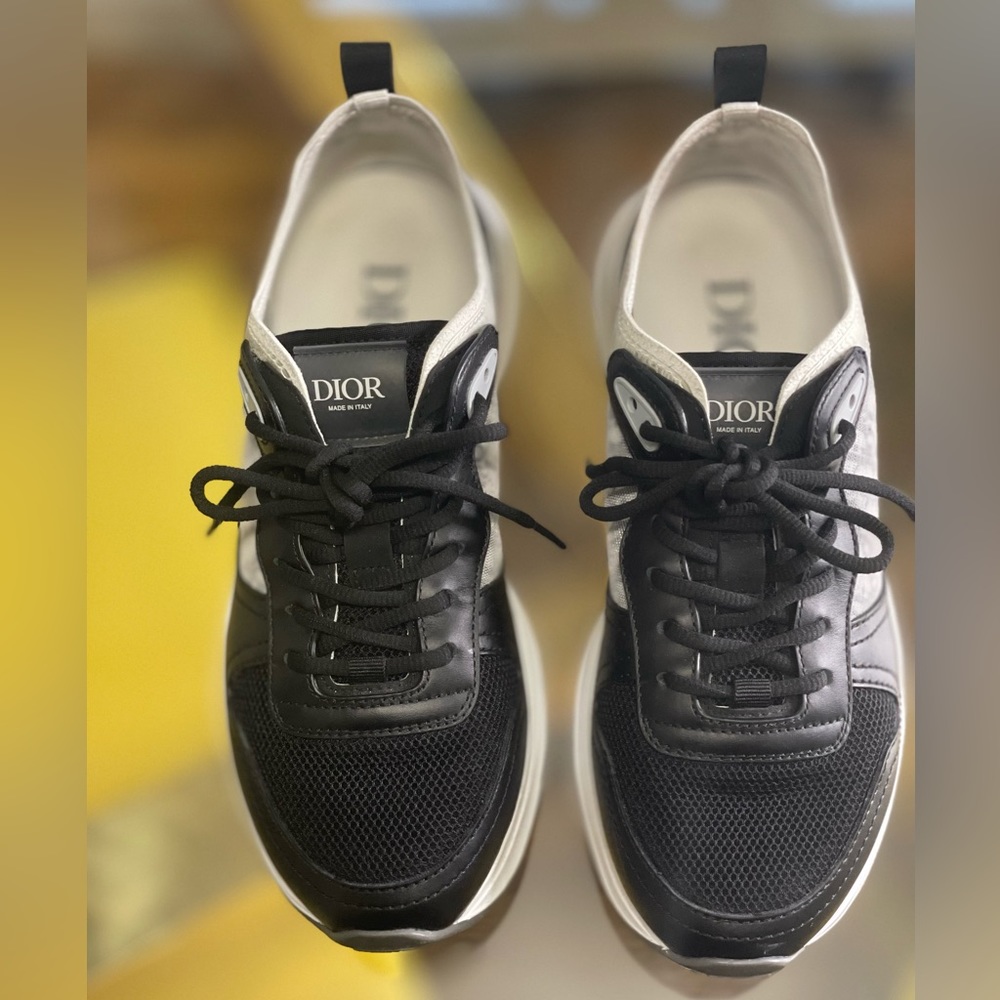 DIOR B25 Runner Sneakers
